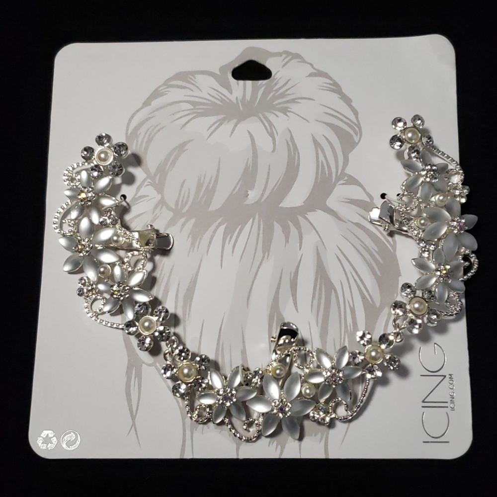NWT! Beautiful sparkling flower formal hair clip!